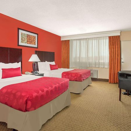 Ramada Plaza By Wyndham Fayetteville Fort Bragg Area Exteriör bild