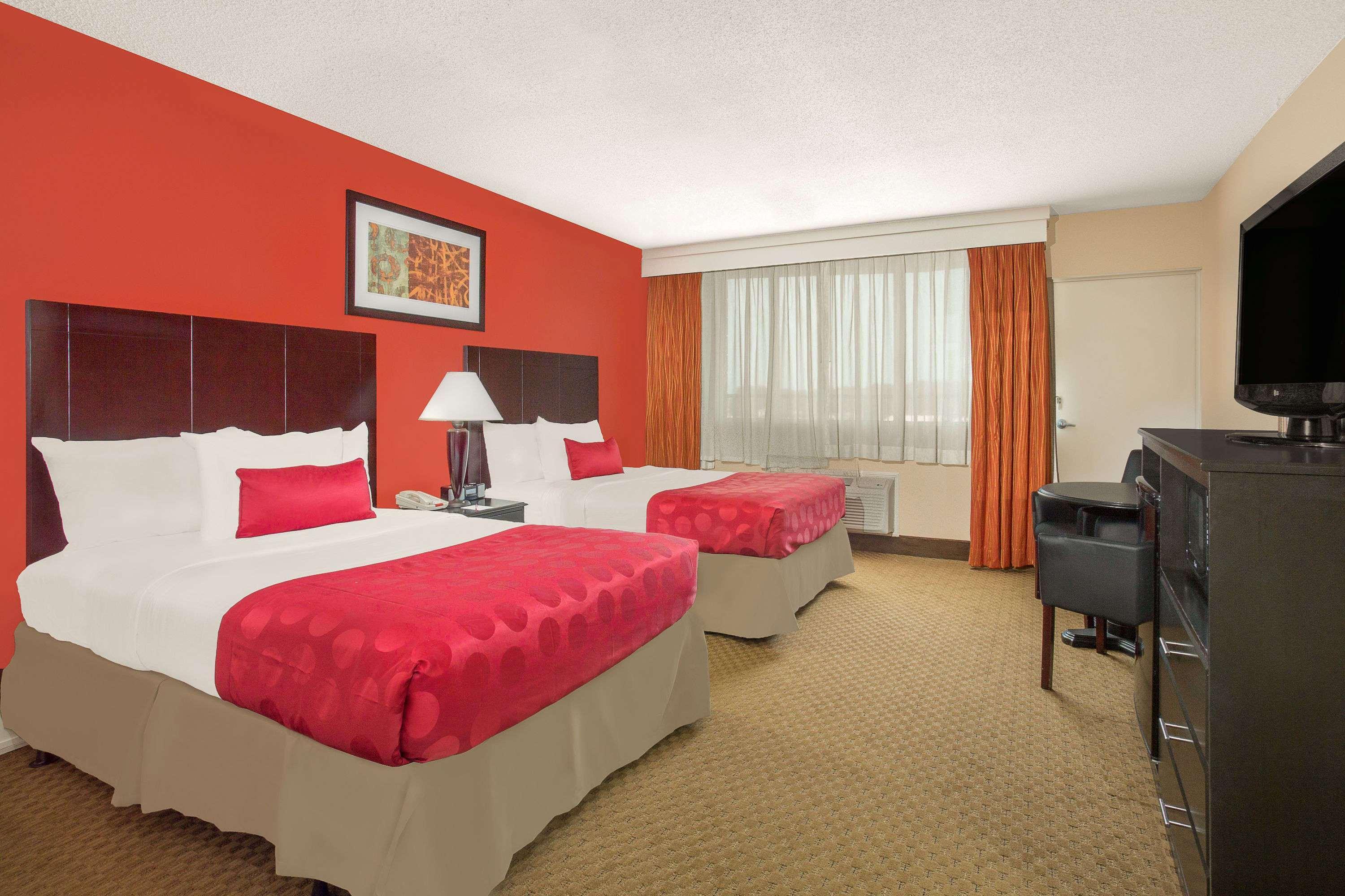 Ramada Plaza By Wyndham Fayetteville Fort Bragg Area Exteriör bild
