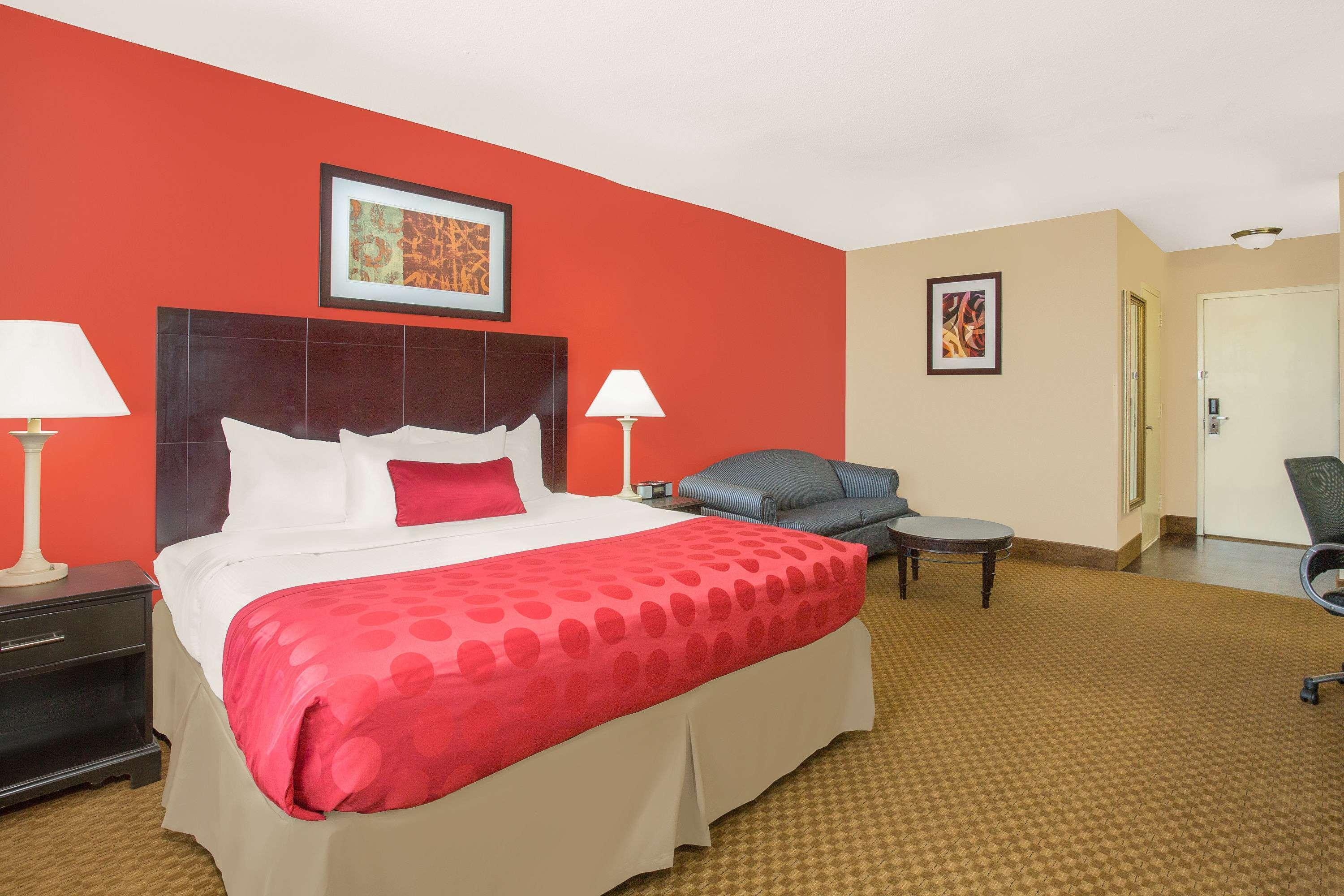 Ramada Plaza By Wyndham Fayetteville Fort Bragg Area Exteriör bild