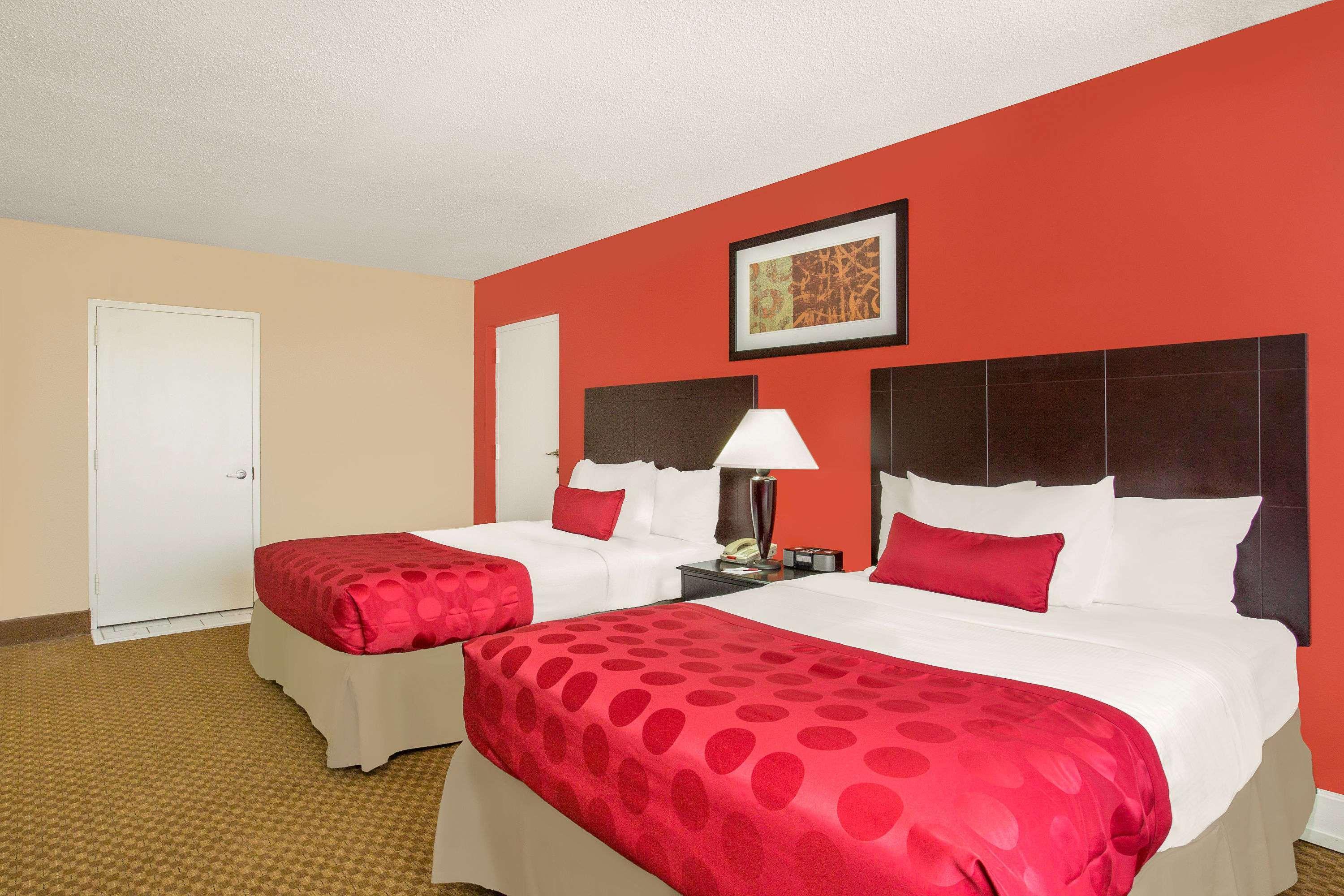 Ramada Plaza By Wyndham Fayetteville Fort Bragg Area Exteriör bild