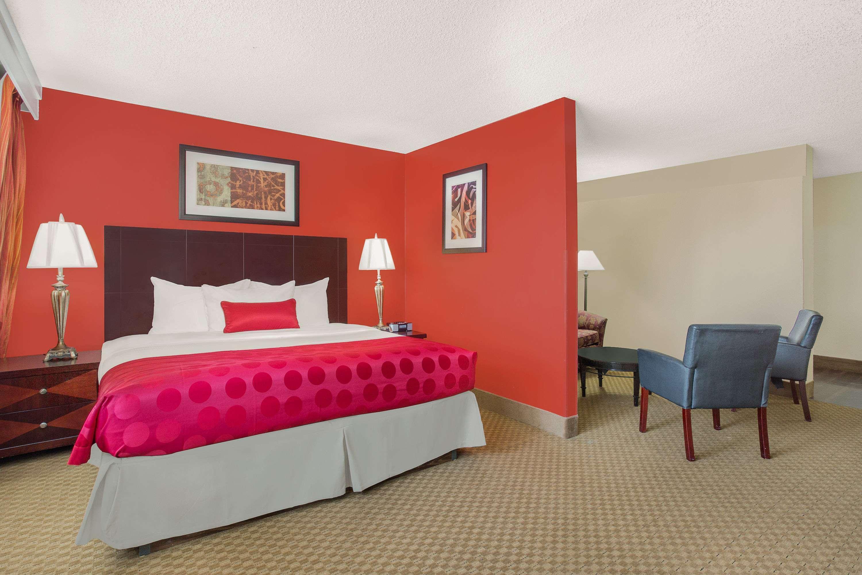 Ramada Plaza By Wyndham Fayetteville Fort Bragg Area Exteriör bild
