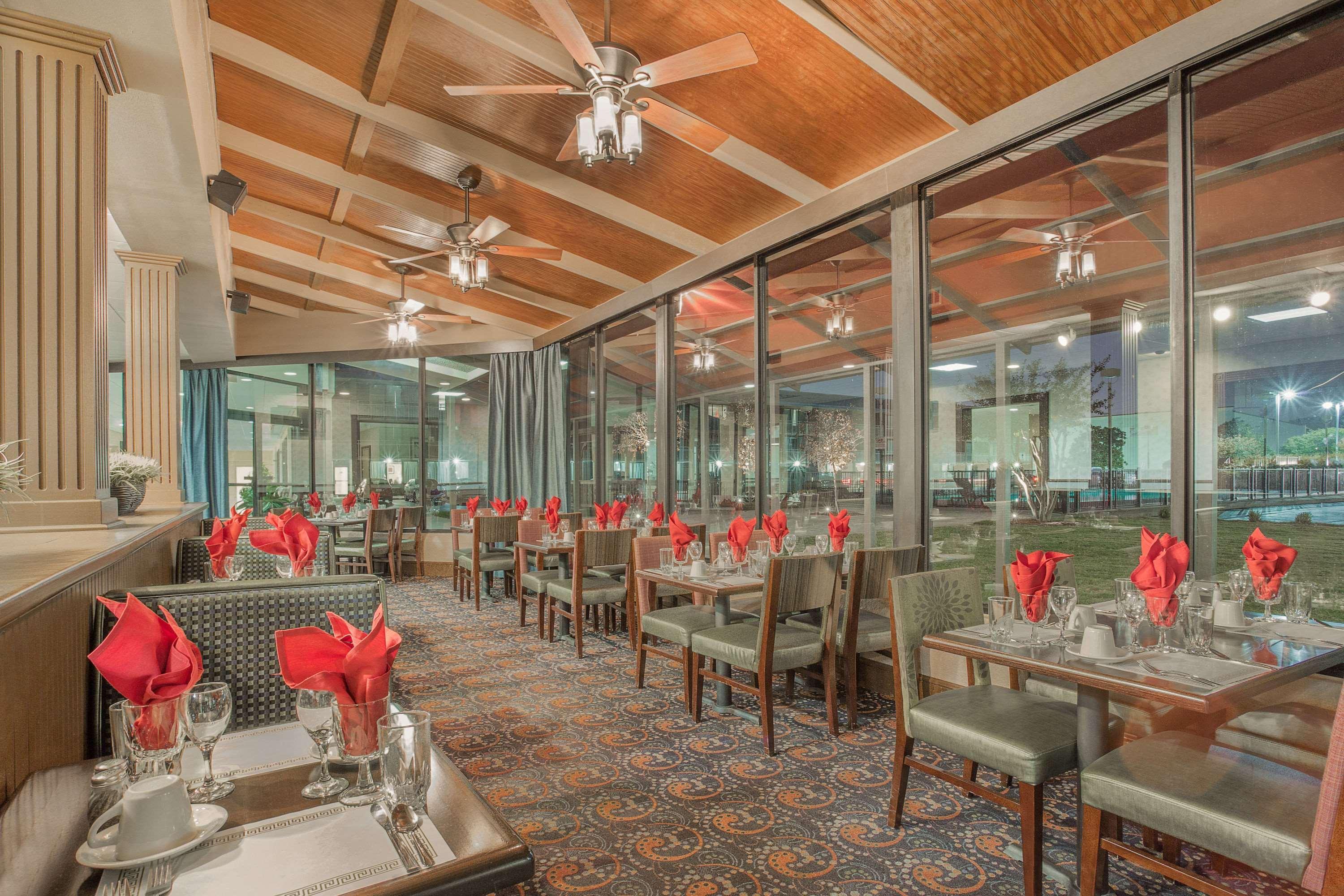 Ramada Plaza By Wyndham Fayetteville Fort Bragg Area Exteriör bild