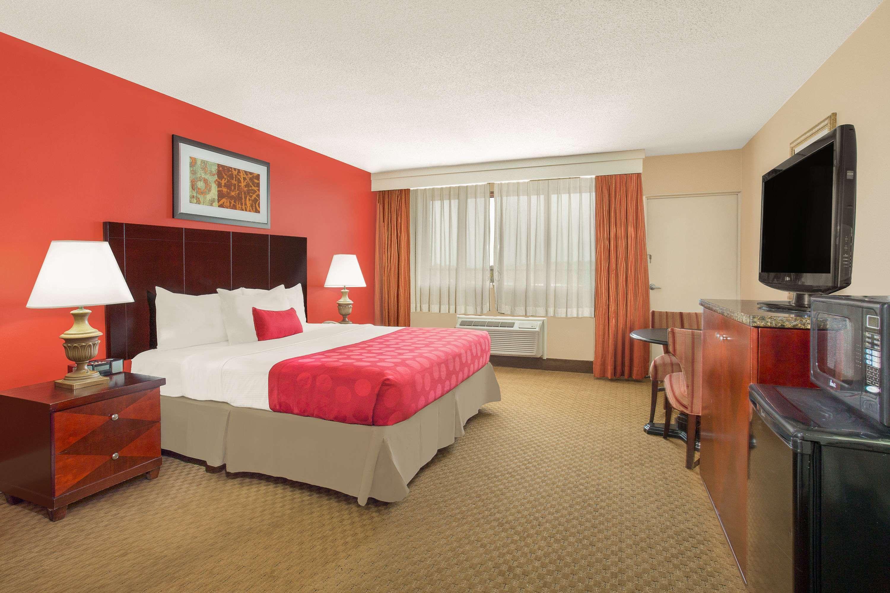 Ramada Plaza By Wyndham Fayetteville Fort Bragg Area Exteriör bild