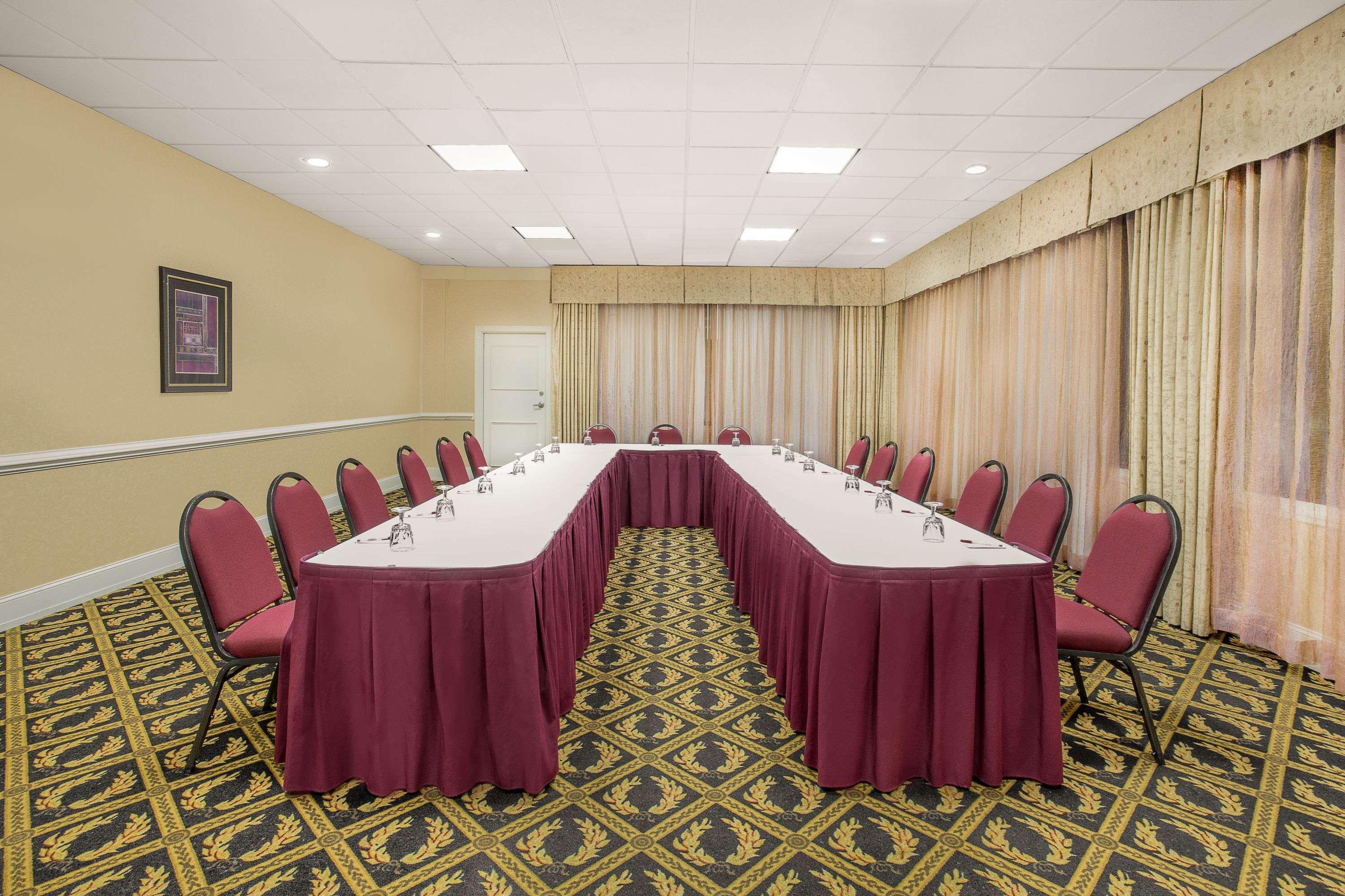 Ramada Plaza By Wyndham Fayetteville Fort Bragg Area Exteriör bild