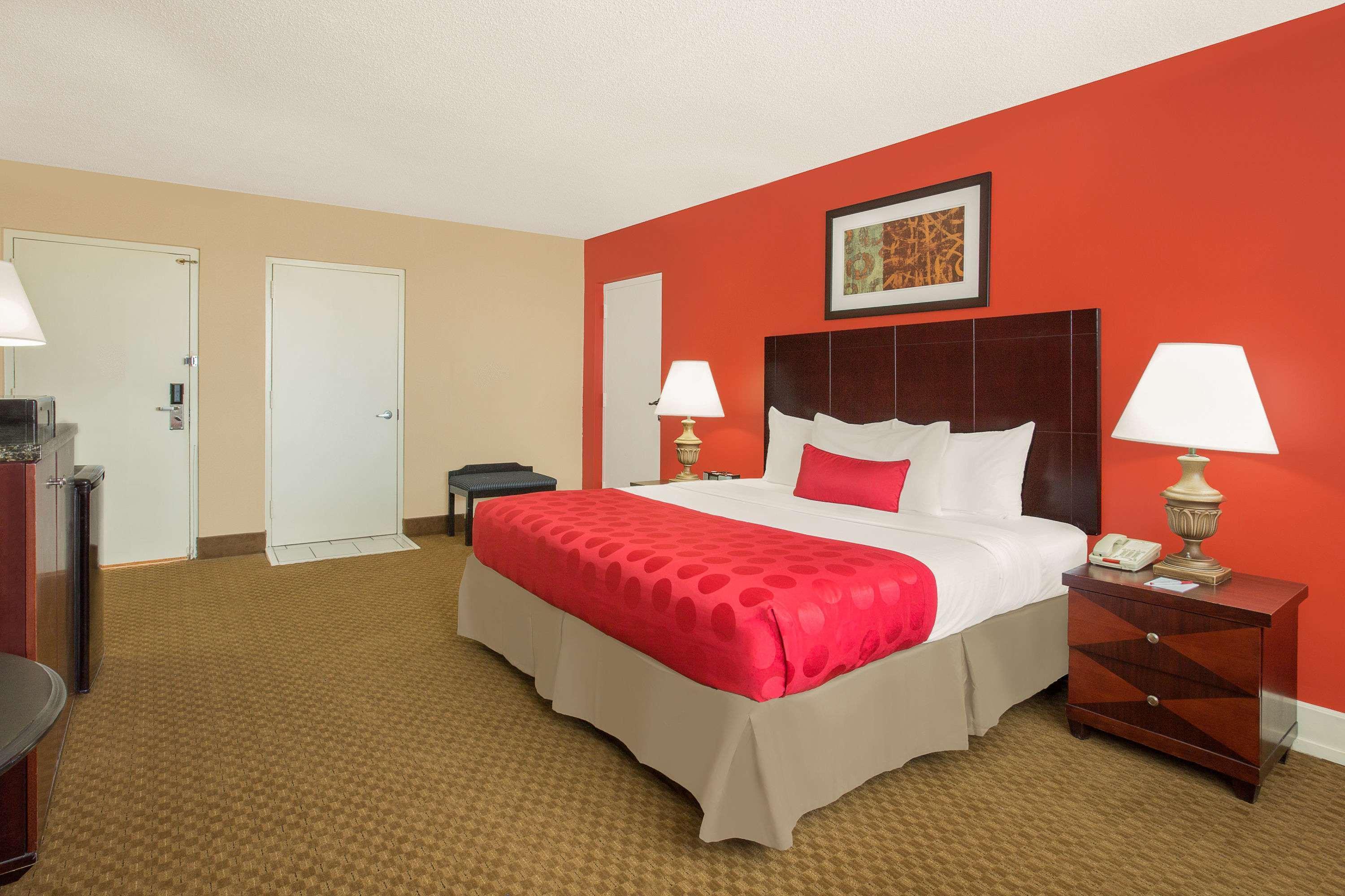 Ramada Plaza By Wyndham Fayetteville Fort Bragg Area Exteriör bild