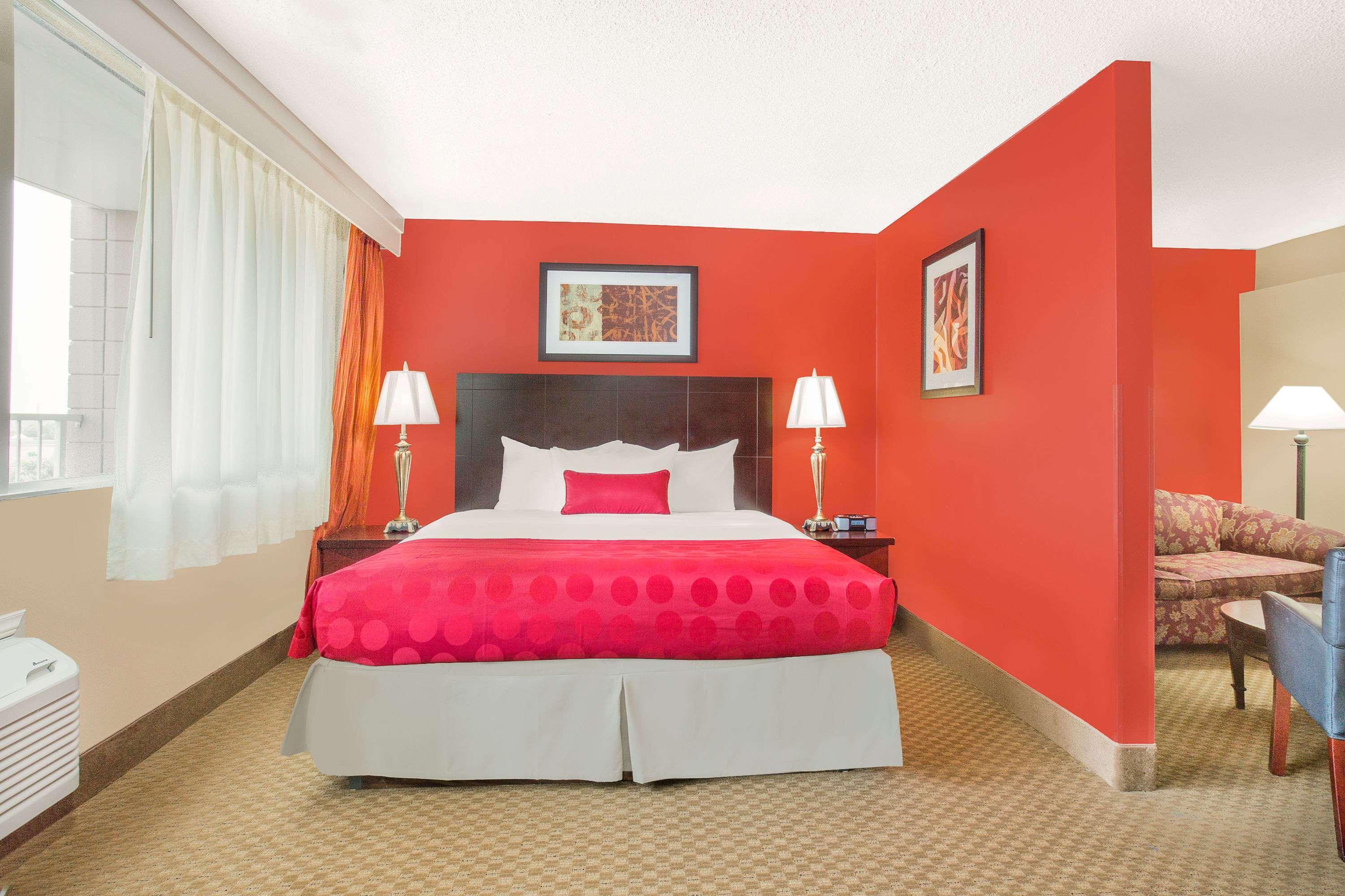 Ramada Plaza By Wyndham Fayetteville Fort Bragg Area Exteriör bild